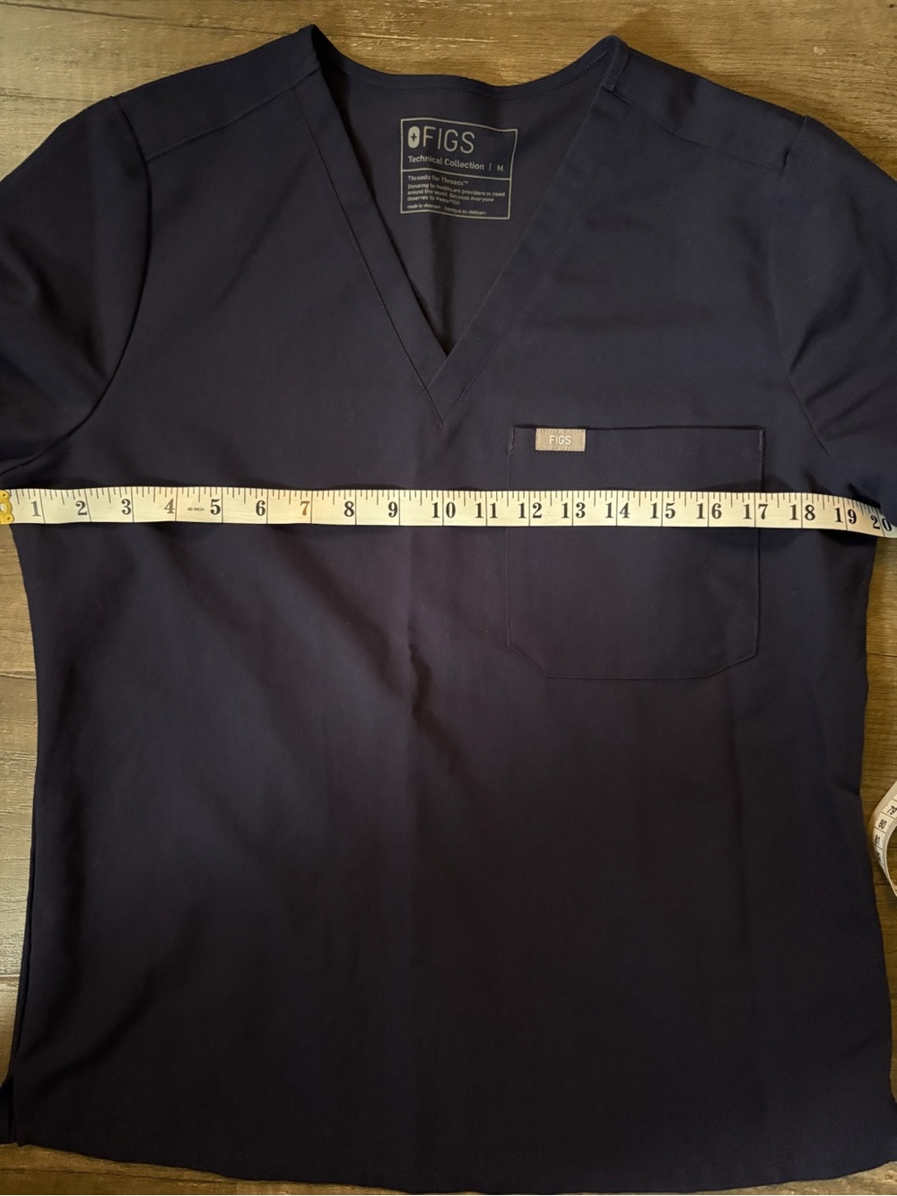 FIGS Technical Collection Catarina One-Pocket Scrub Top Dark Navy - Picture 3 of 4